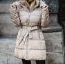 Öves steppelt télikabát beige – Hosszított női télikabát – Innova Fashion